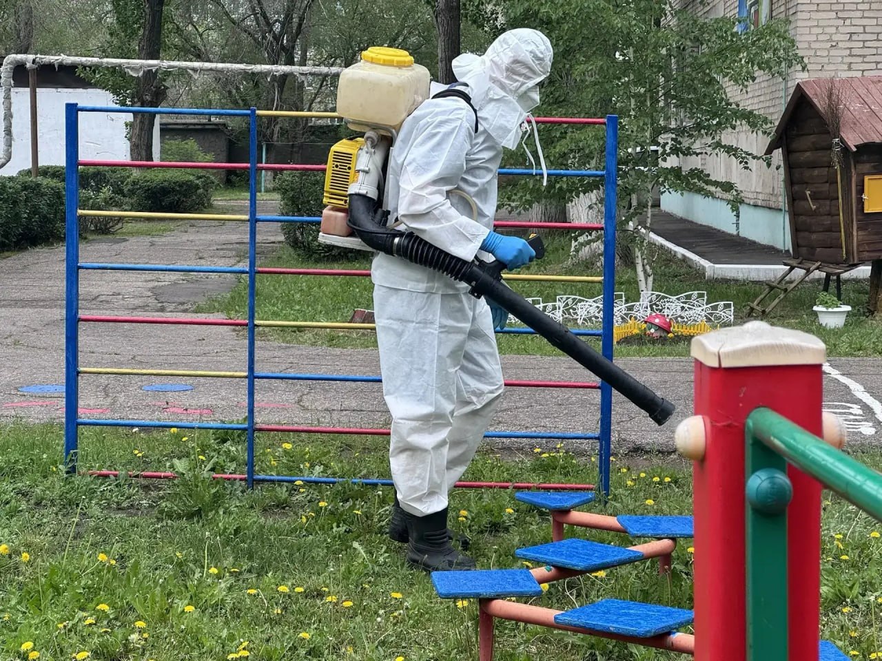 В Энгельсе обработали детсады, затопленные нечистотами после ЧП на коллекторе